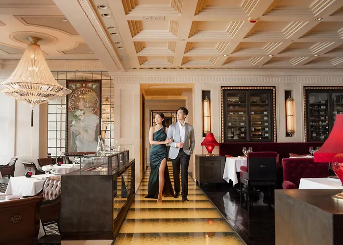 Four Seasons Hotel Hong Kong